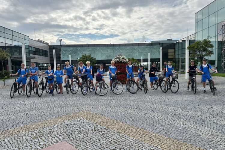 Zdjęcie główne artykułu: Obóz